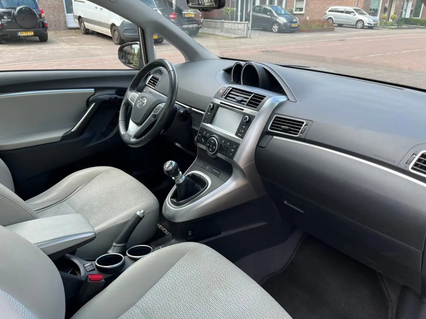 Toyota Verso 1.8 VVT-I Dynamic Business / NAVI / CAMERA / TREKH Gris - 2