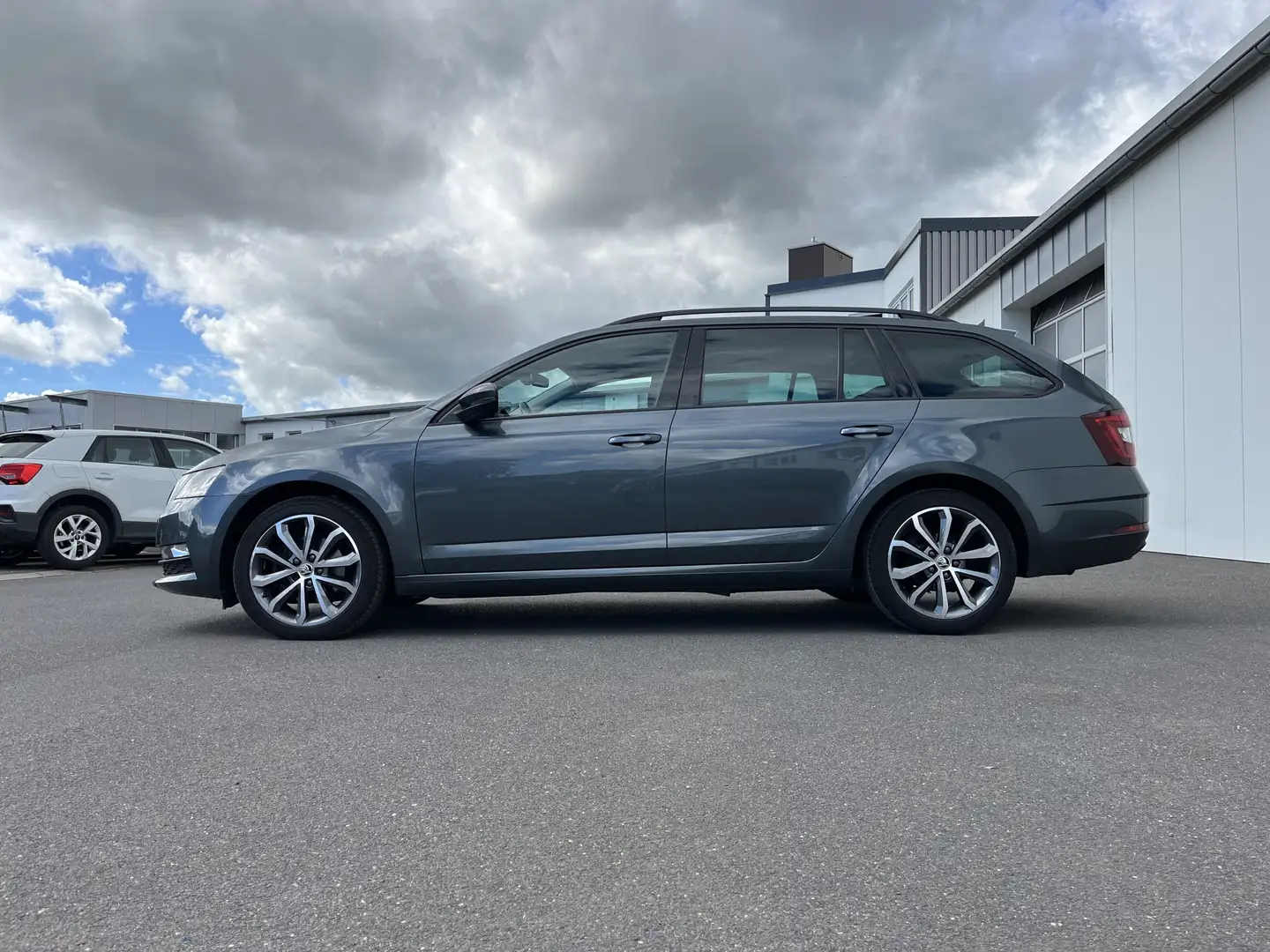 Skoda Octavia Combi 2.0 TDI DSG Tour 104€ m. 20% Anzahlung Vir Grau - 2