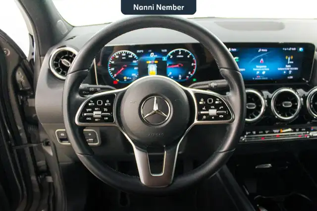 Mercedes-Benz Gla view 10