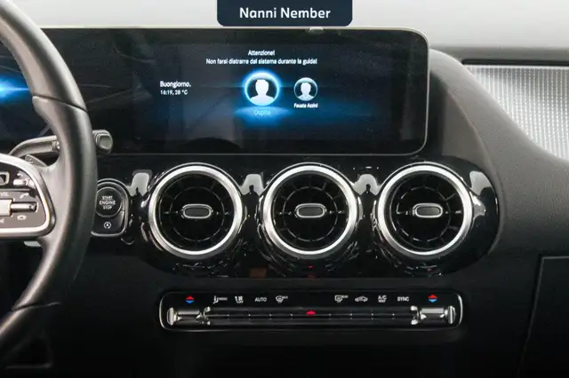Mercedes-Benz Gla view 12