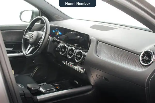 Mercedes-Benz Gla view 8