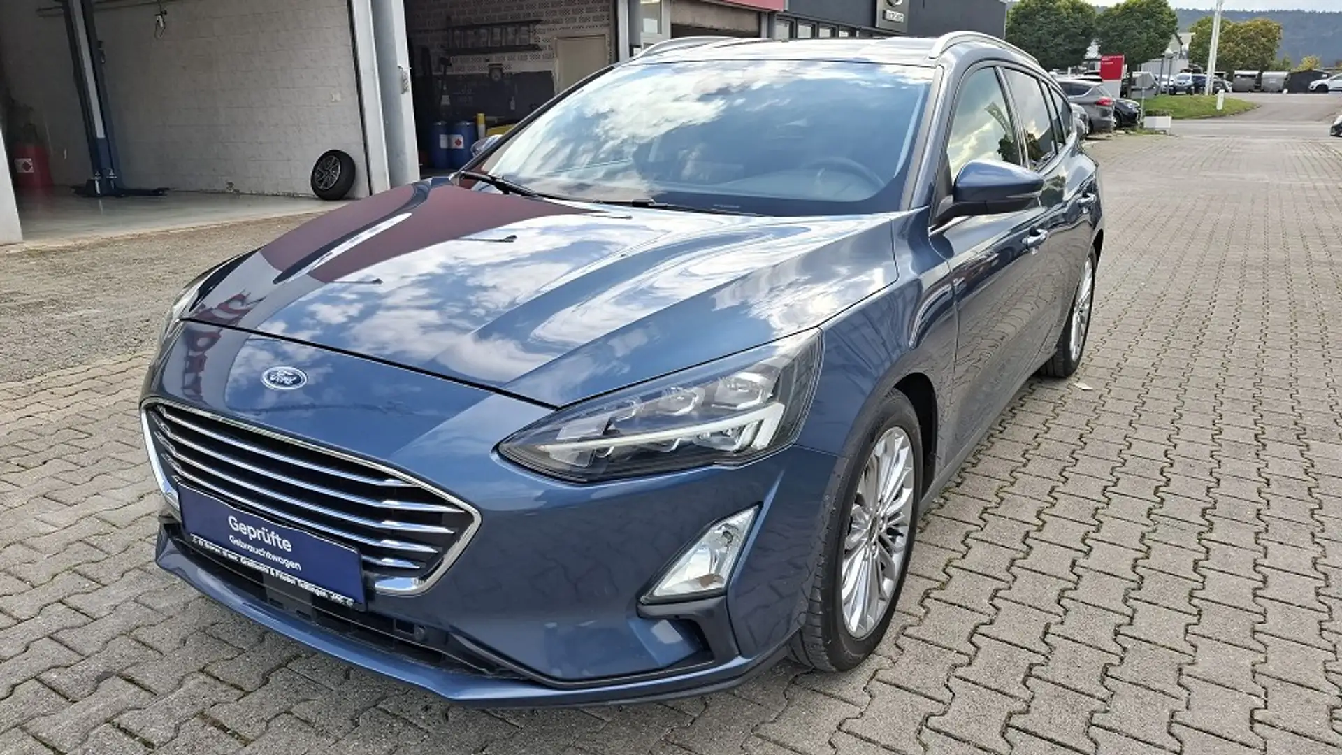 Ford Focus Turnier 1.5 EcoBoost AT Titanium Blau - 1