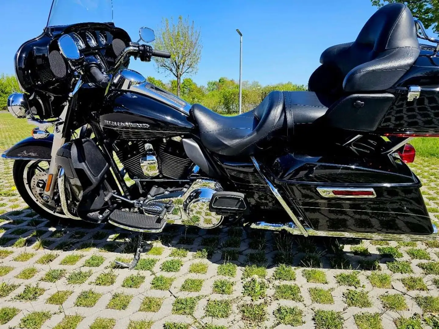 Harley-Davidson Electra Glide Negru - 2