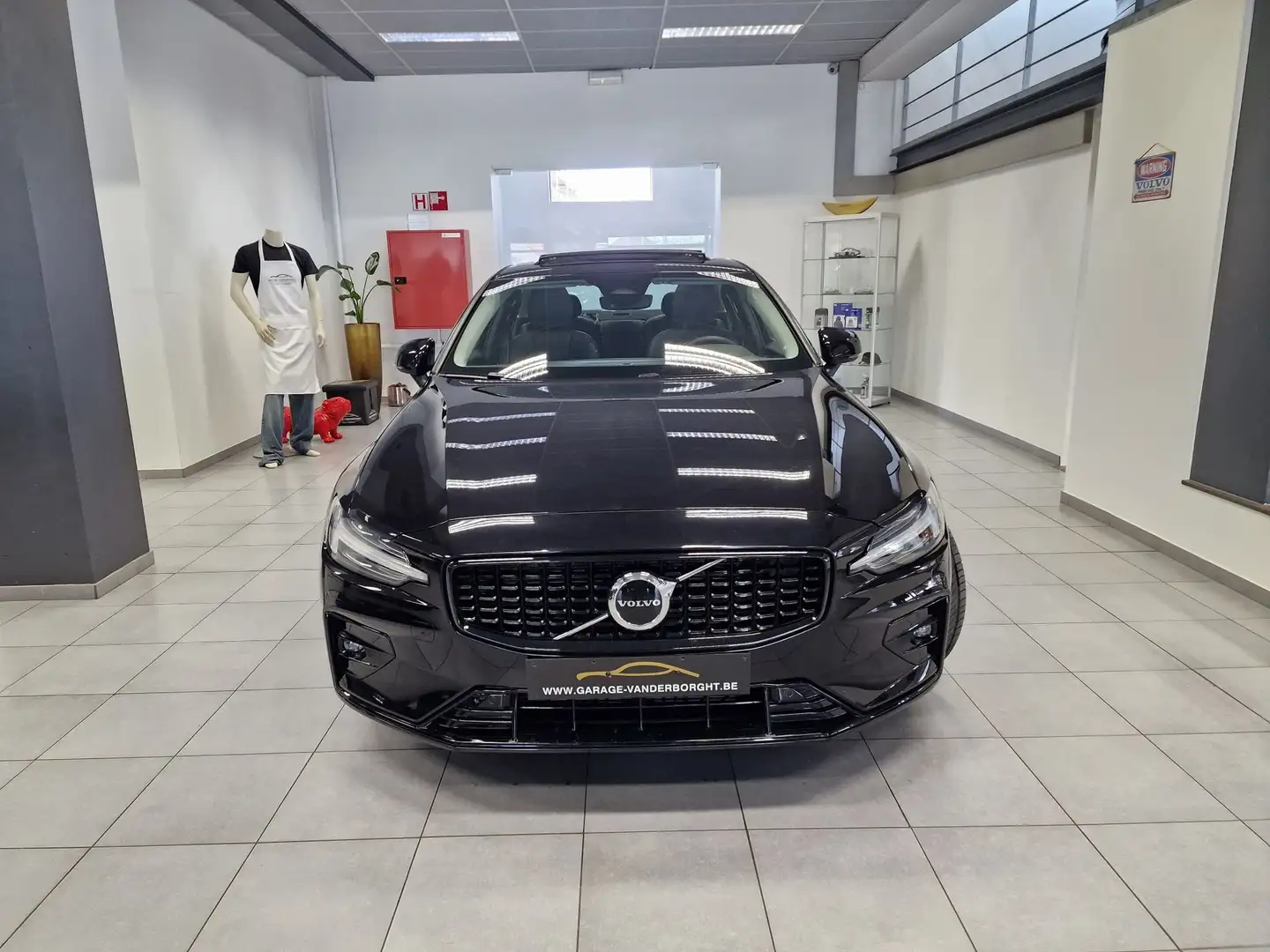 Volvo S60 PLUS DARK B5 HYBRID AWD AUTOMAAT  FULL OPTION Zwart - 2