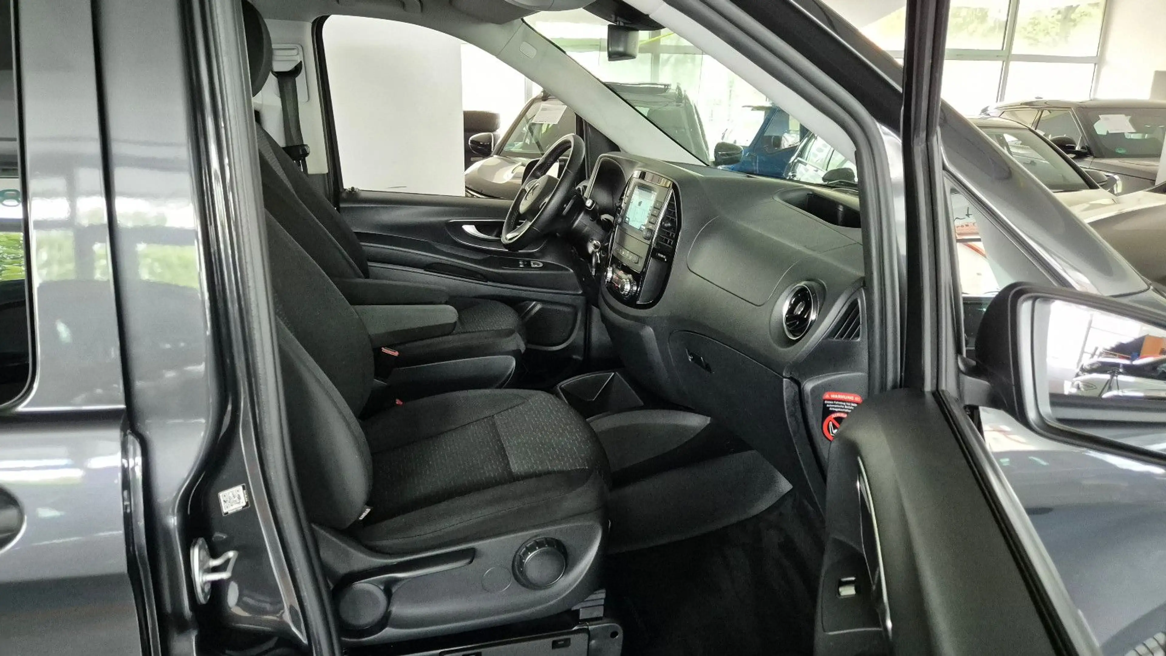 Mercedes-Benz Vito CDI Edition 4x4 lang/19"/ACC/AHK/RFK/Standh — photo 14
