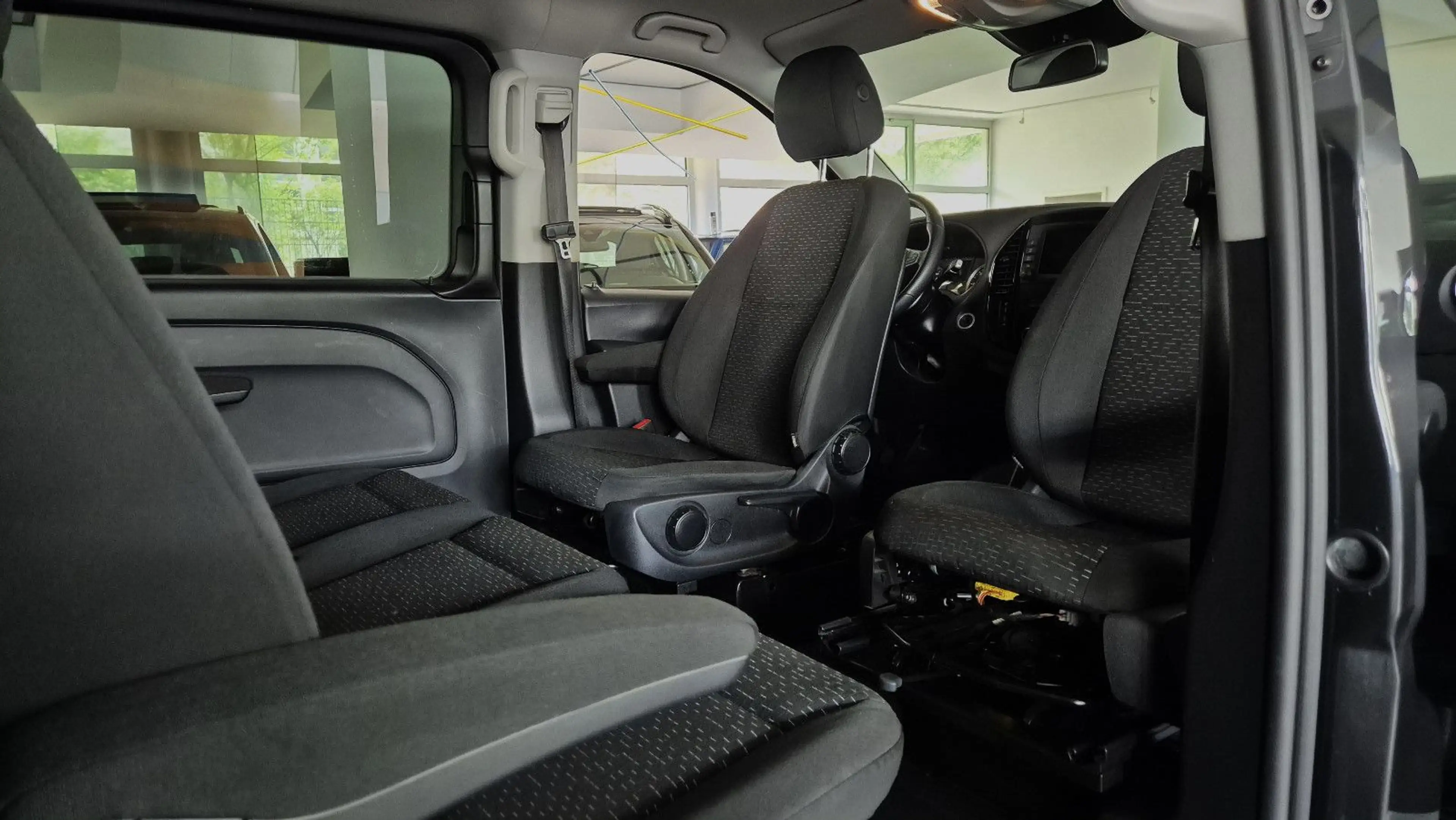 Mercedes-Benz Vito CDI Edition 4x4 lang/19"/ACC/AHK/RFK/Standh — photo 12