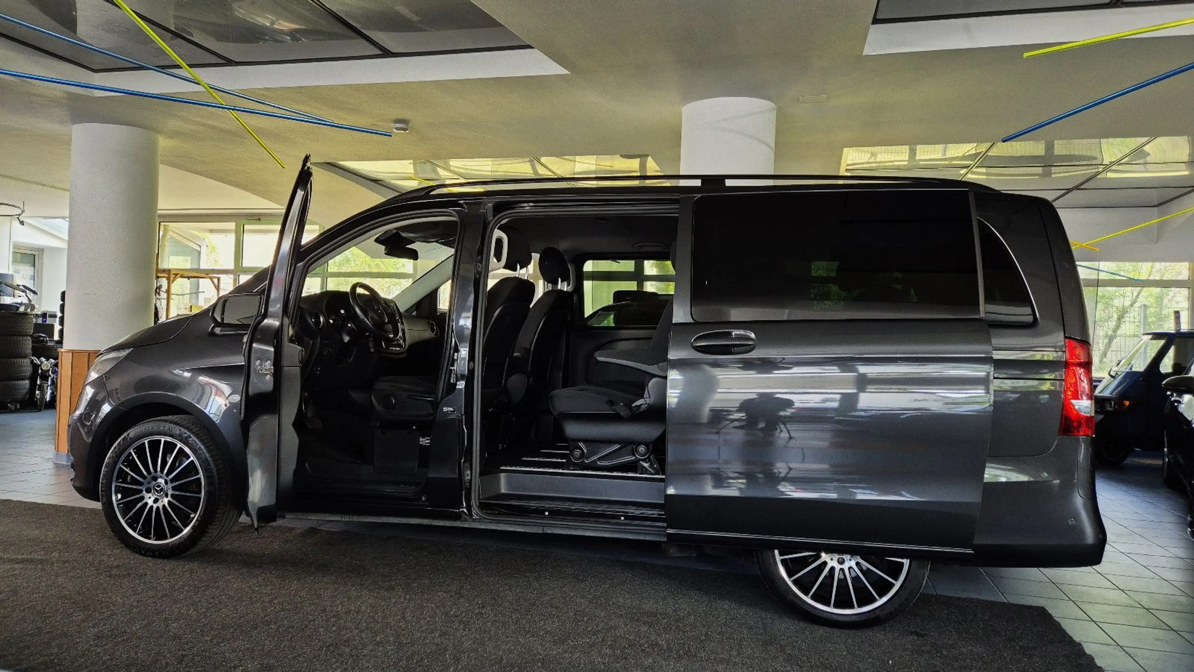 Mercedes-Benz Vito CDI Edition 4x4 lang/19"/ACC/AHK/RFK/Standh — photo 9