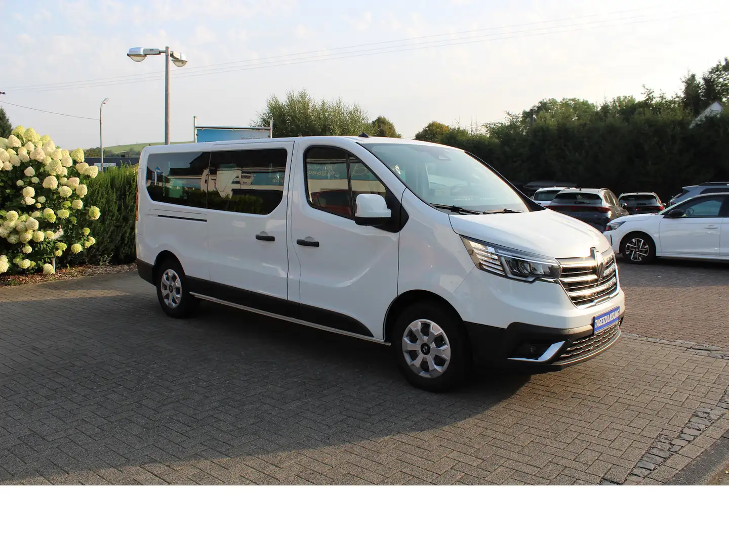 Renault Trafic 2,0 dCI L2H1 / Authentic/9Sitze/SHZ/PDC/ Blanc - 2
