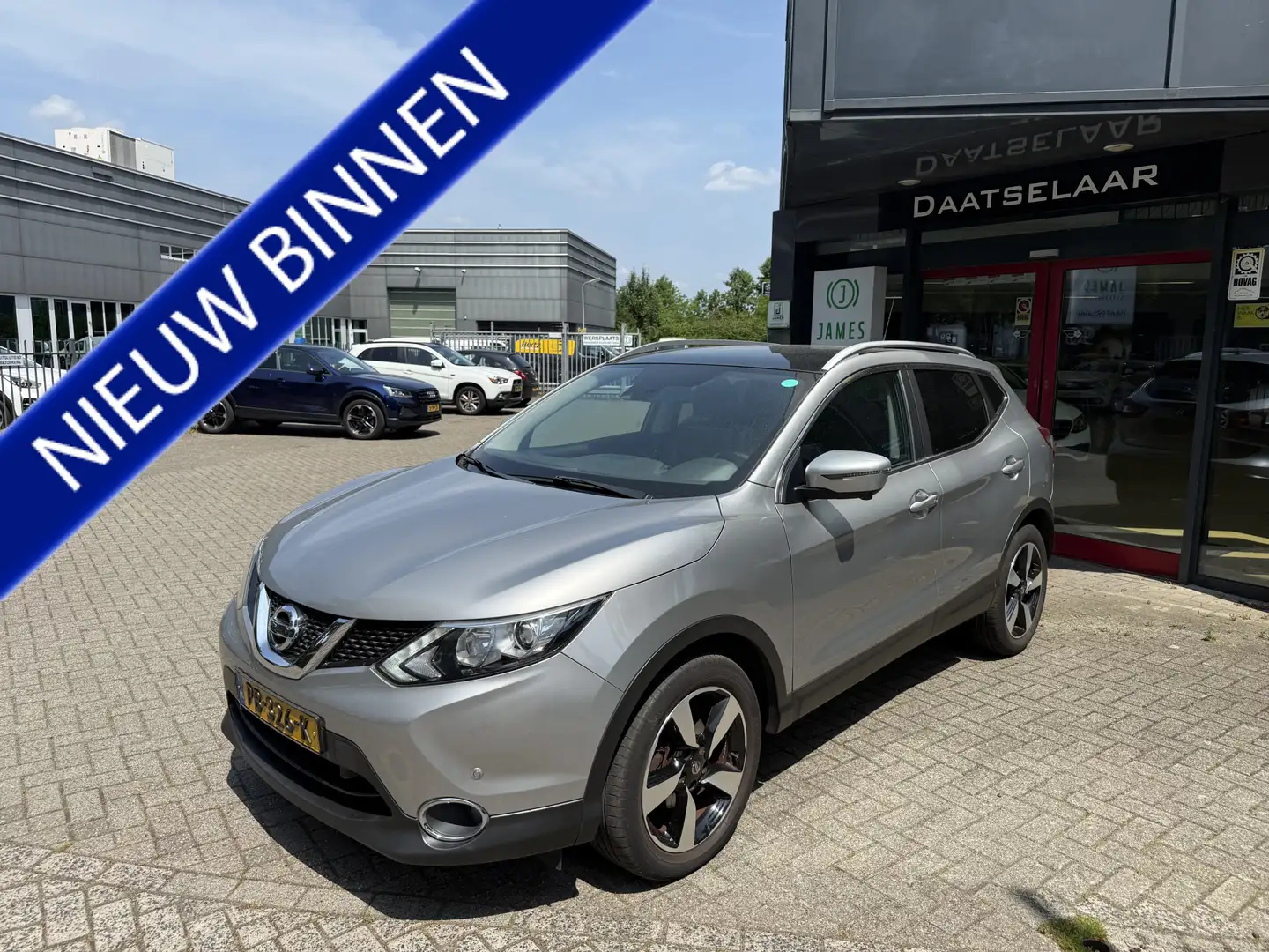 Nissan Qashqai 1.2 N-Connecta Panoramadak camera navi Grau - 1