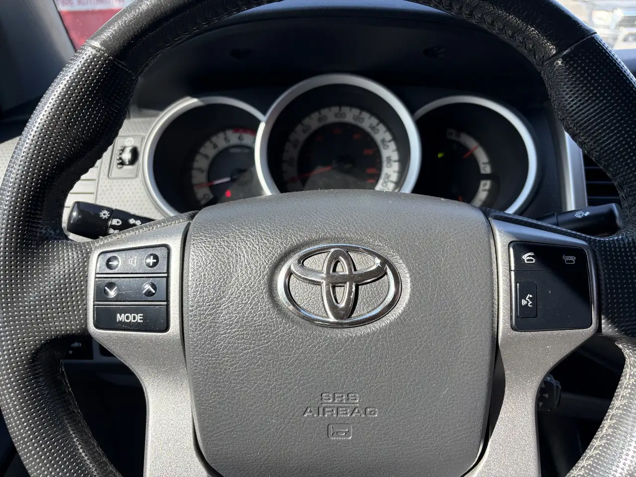 Toyota Tacoma снимка Toyota Tacoma