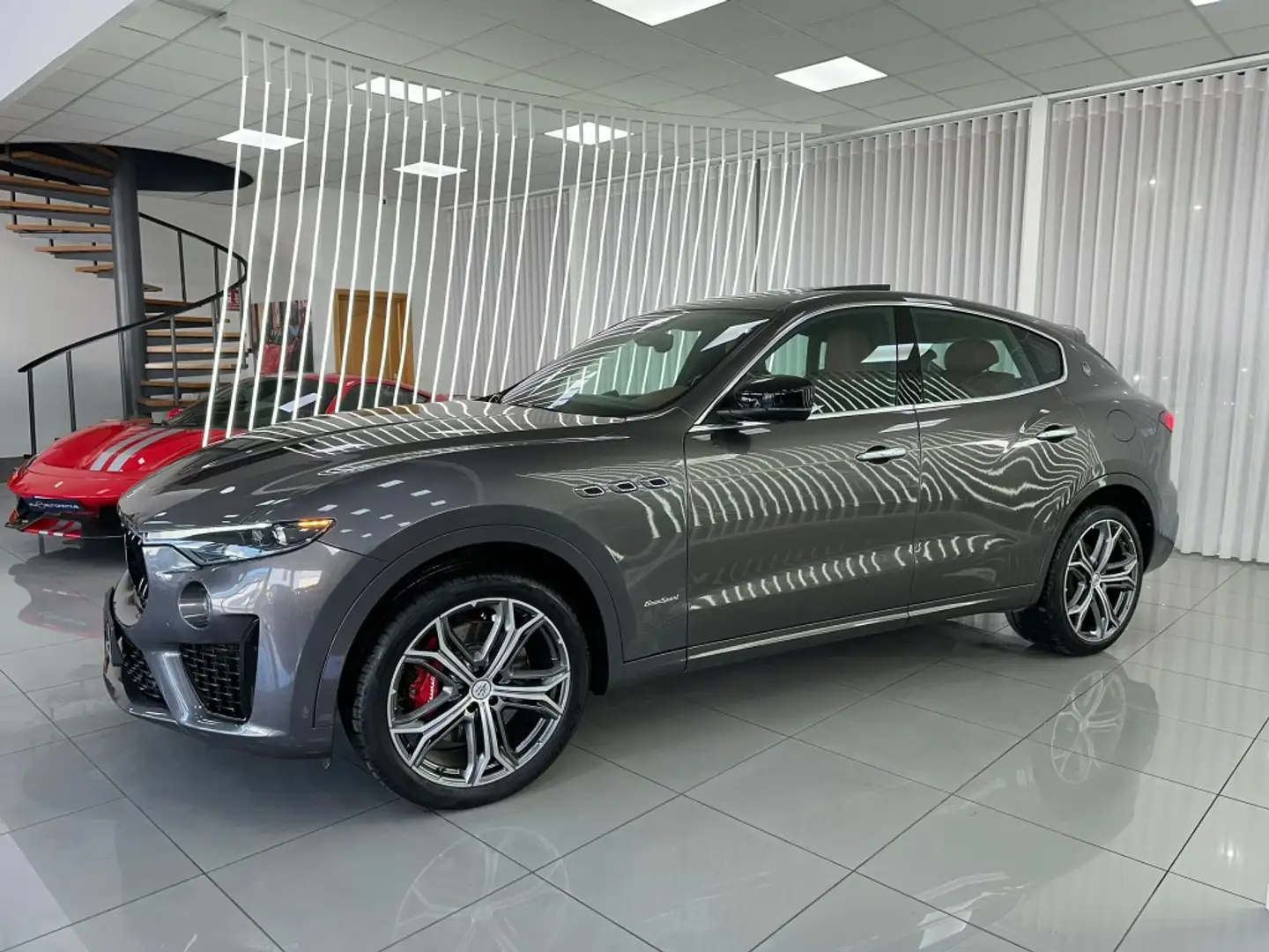 Maserati Levante 350 GranSport Aut. Gris - 2
