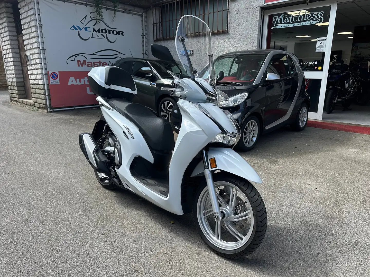 Honda SH 350i 03/23 KM.9545 ANTIFURTO bijela - 1