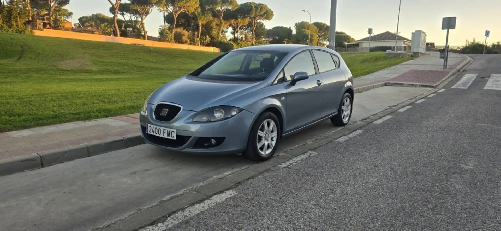 SEAT Leon 2.0TDI Reference Azul - 1