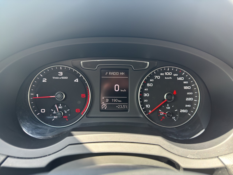 Audi Q3 2.0 TDI Quattro Basis NAVI*AHK*SHZ Klima Xenon — photo 15