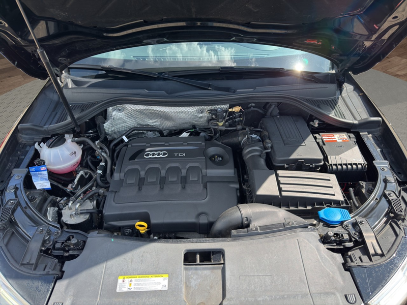 Audi Q3 2.0 TDI Quattro Basis NAVI*AHK*SHZ Klima Xenon — photo 9