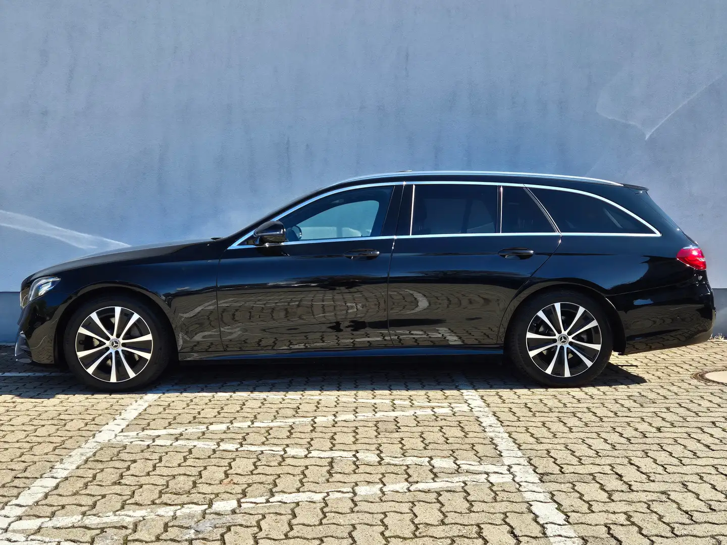 Mercedes-Benz E 300 AMG Line*Schiebedach*Rückfahrkamera*Navi*LED* Schwarz - 2
