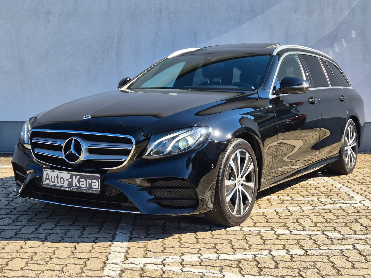 Mercedes-Benz E 300 AMG Line*Schiebedach*Rückfahrkamera*Navi*LED* Schwarz - 1