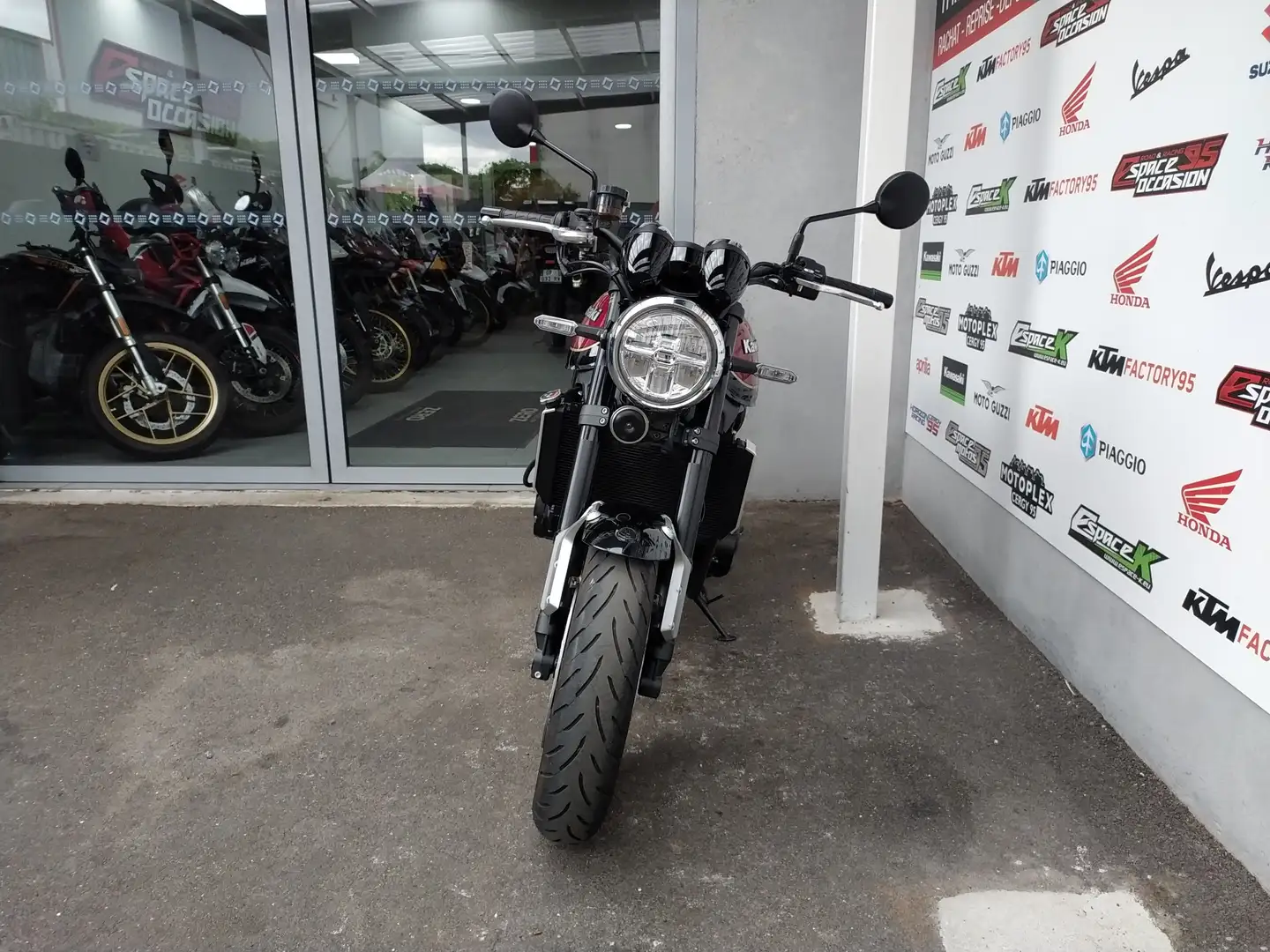 Kawasaki Z900RS Roşu - 2