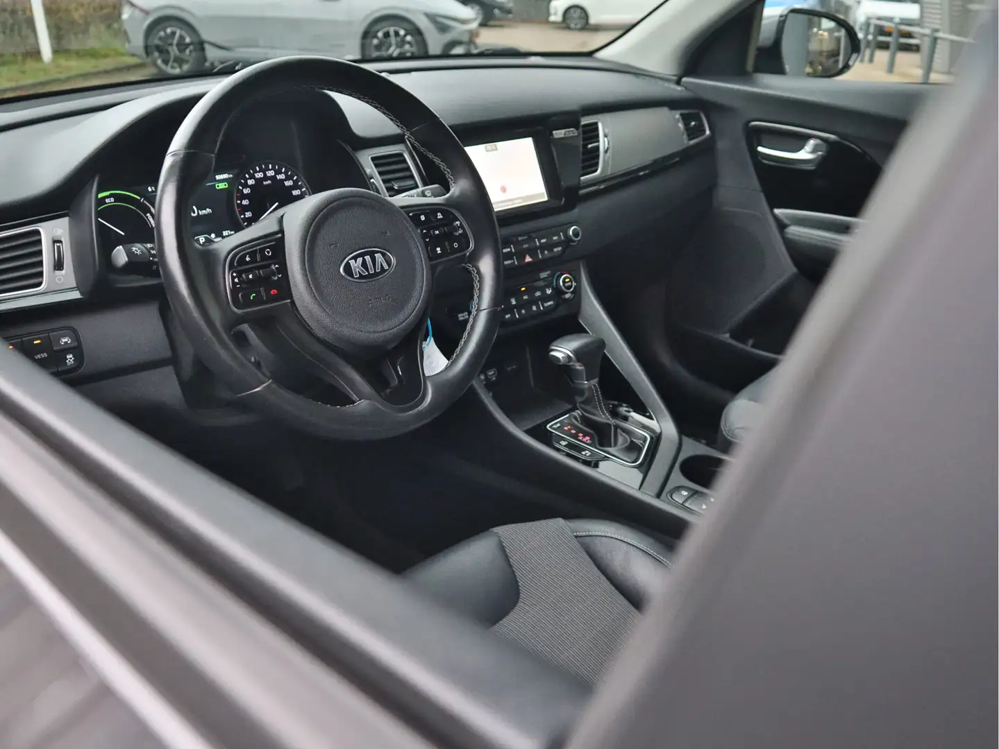 Kia Niro 1.6 GDi PHEV Plug-In DynamicPlusLine Stoel- en stu Grijs - 2