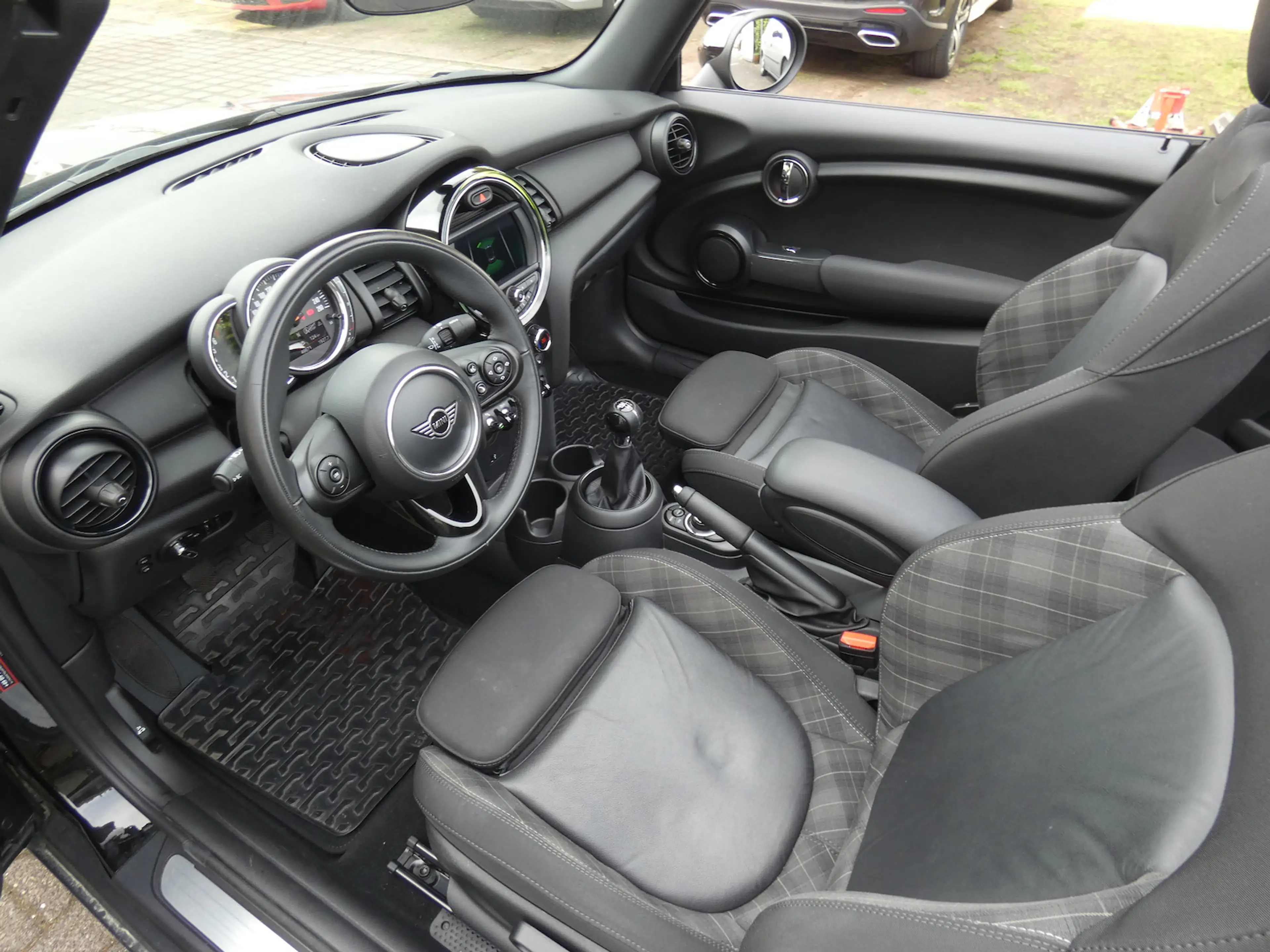 MINI One Cabrio *KLIMA*ALU*PDC*NAVI* — photo 15