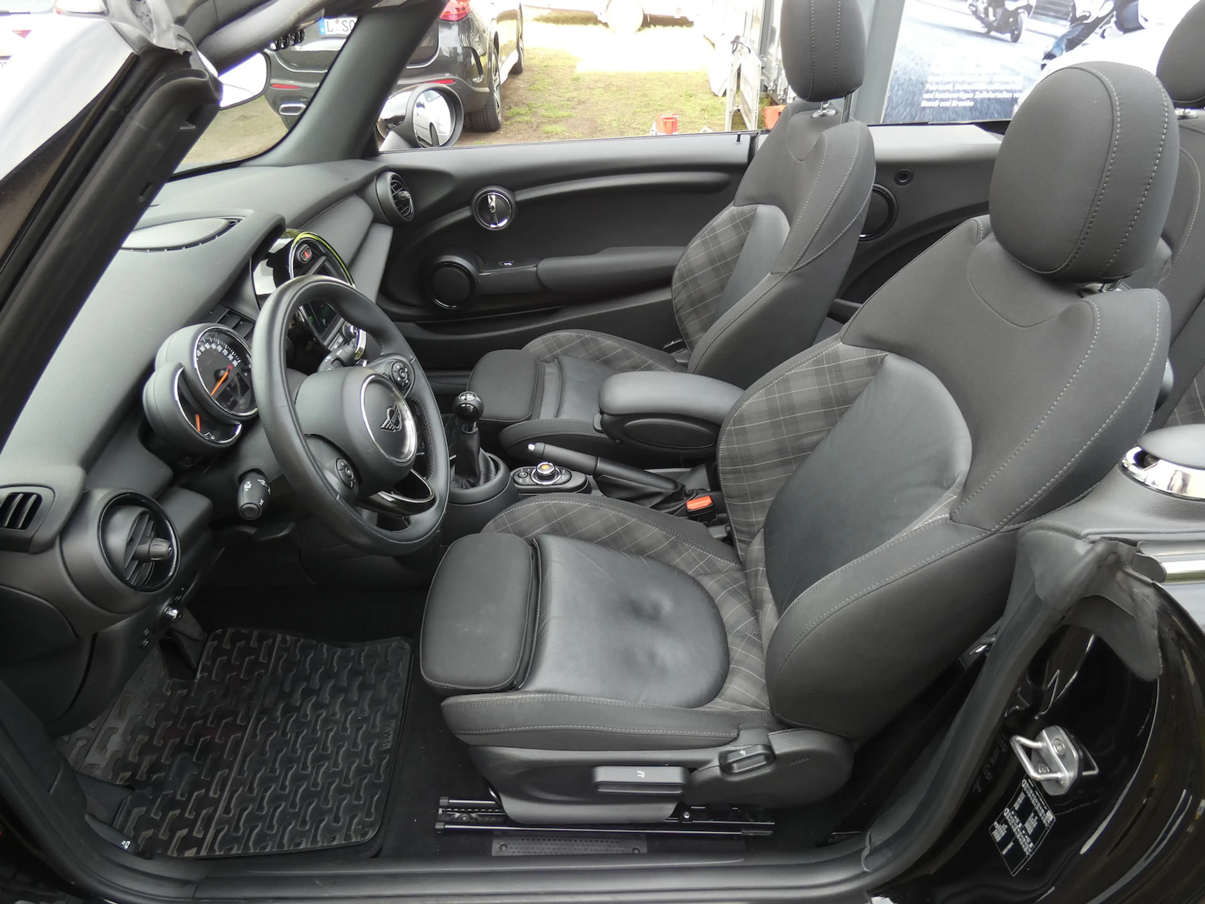 MINI One Cabrio *KLIMA*ALU*PDC*NAVI* — photo 14