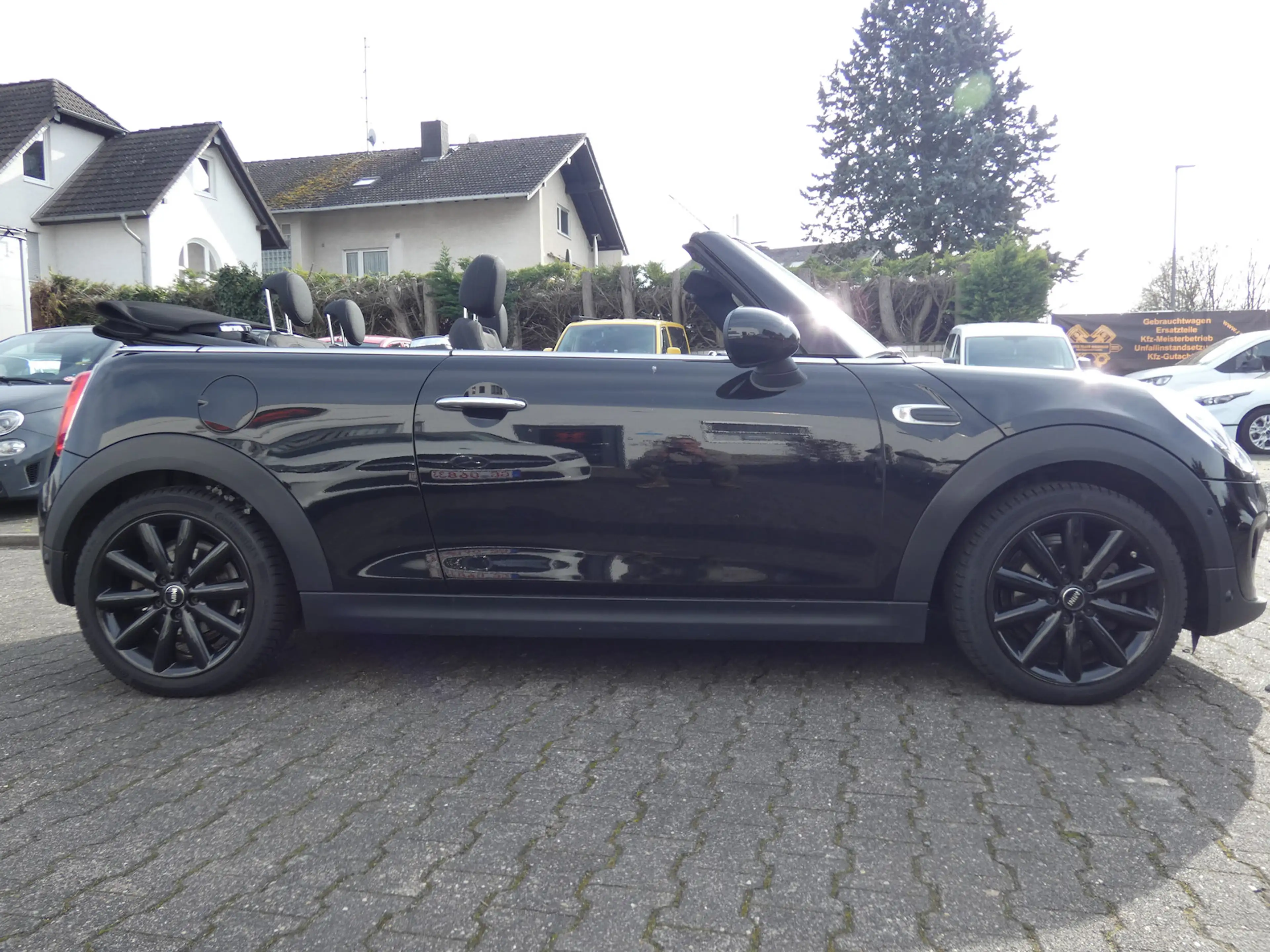 MINI One Cabrio *KLIMA*ALU*PDC*NAVI* — photo 9