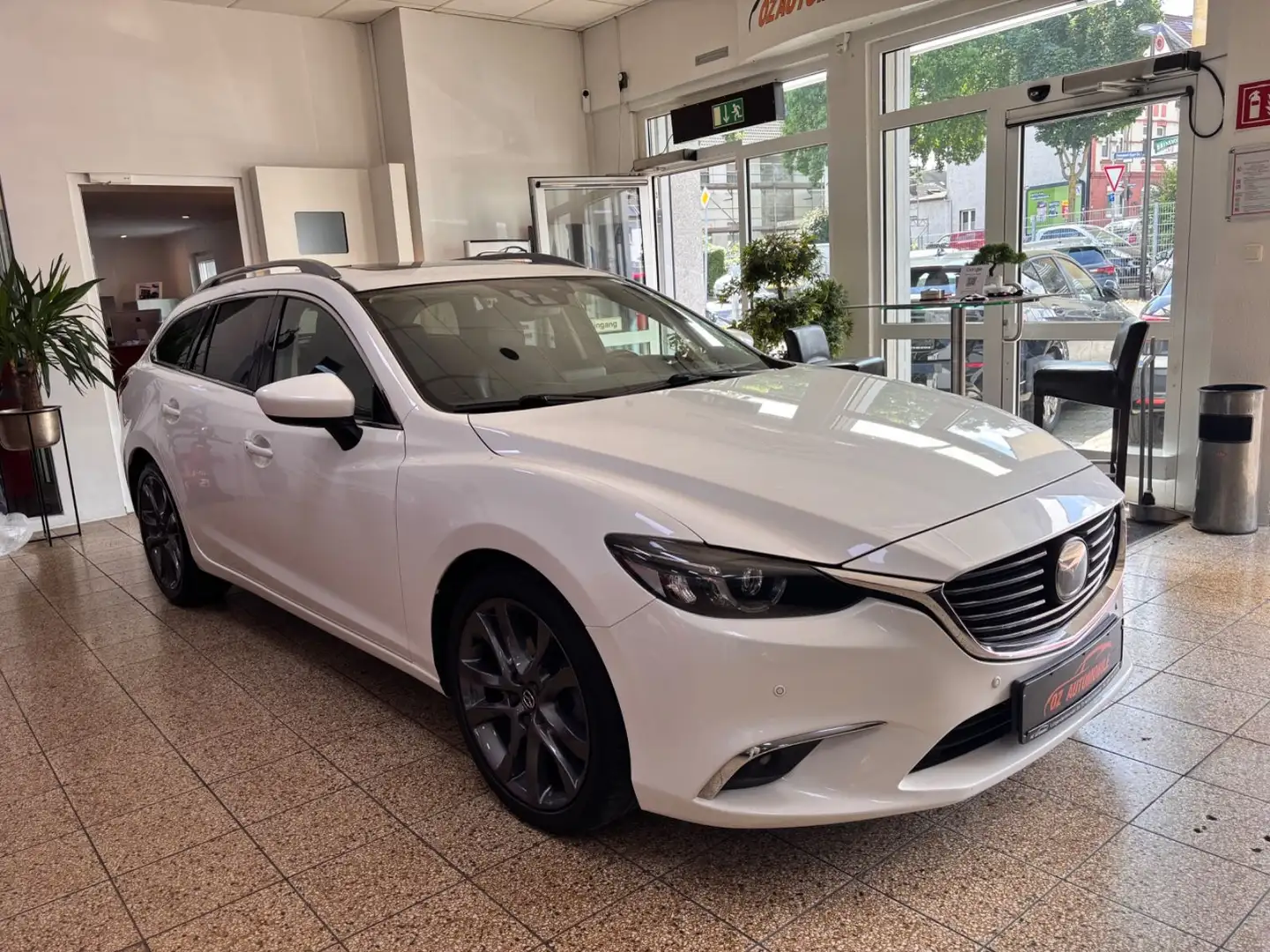 Mazda 6 Kombi Sports-Line AWD Aut. Weiß - 1