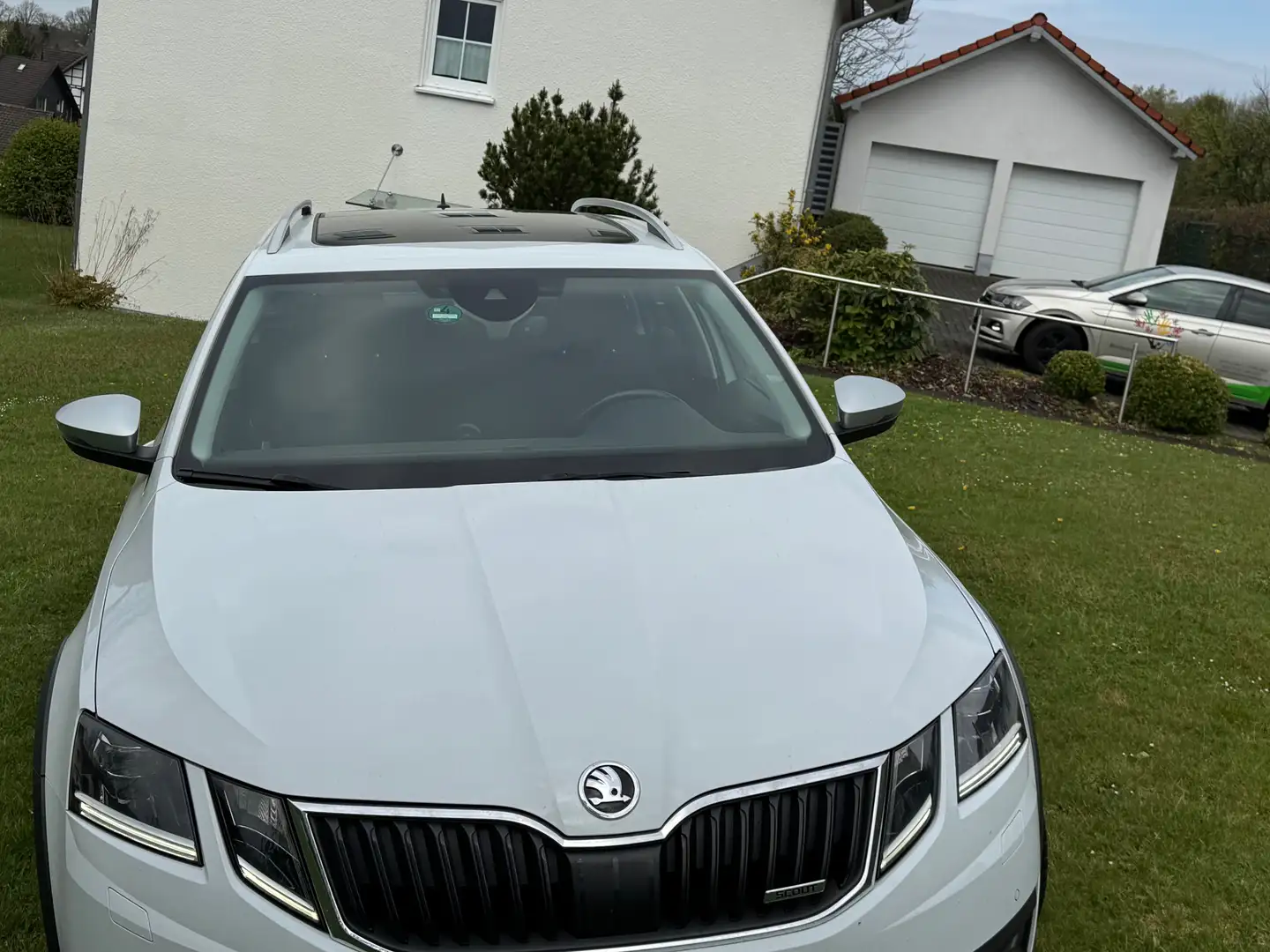 Skoda Octavia Scout 4x4 Weiß - 1