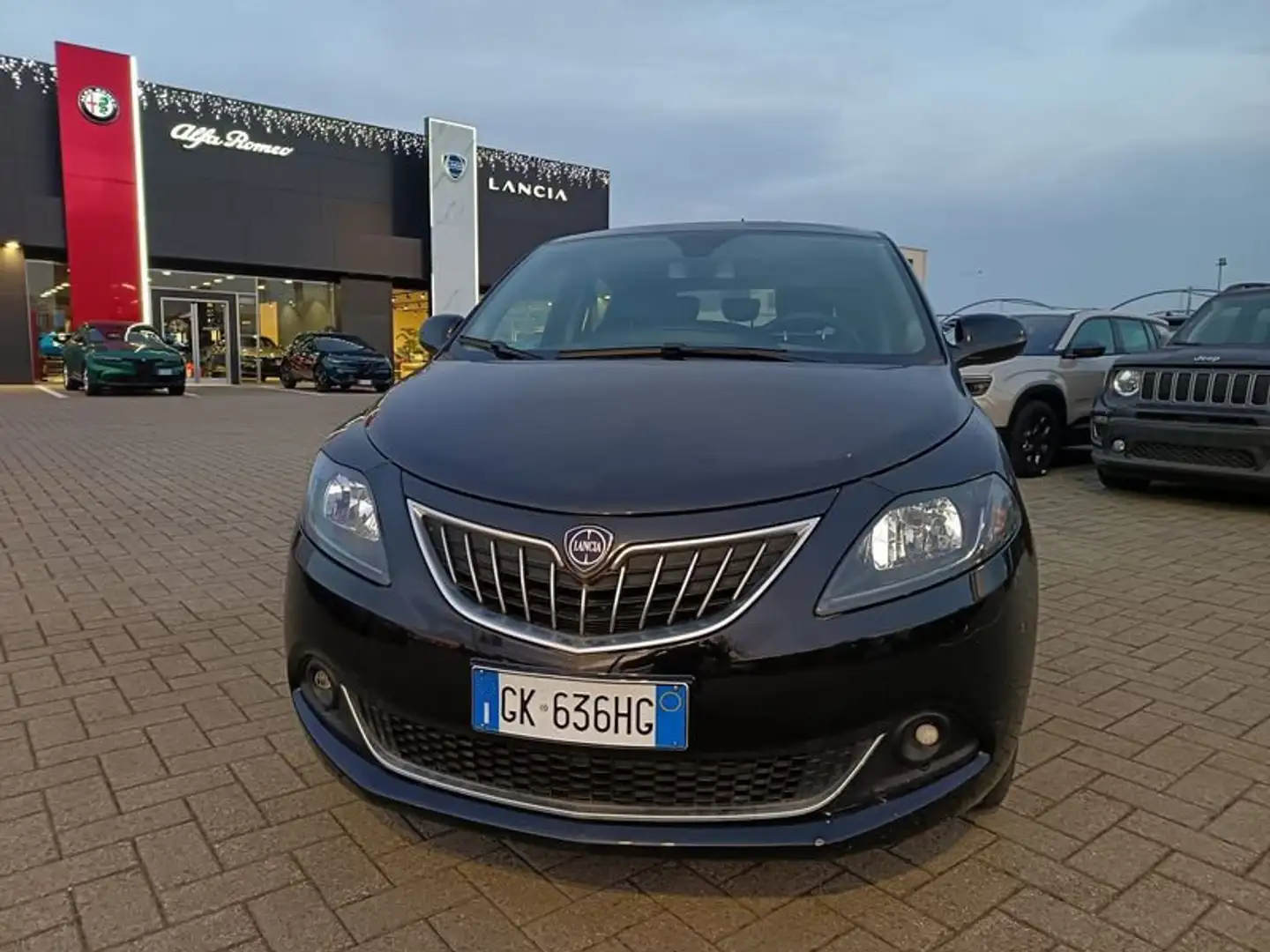 Lancia Ypsilon 1.0 FireFly 5 porte S&S Hybrid Gold Nero - 2