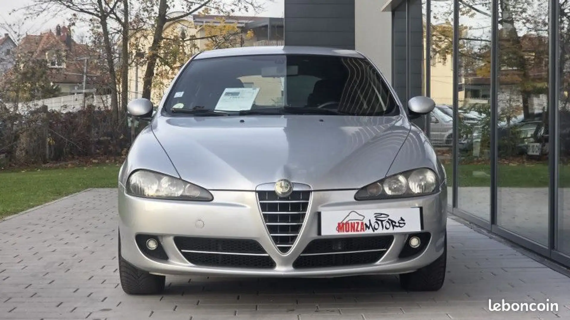 Alfa Romeo 147 1.6 105CH 5P Gris - 2