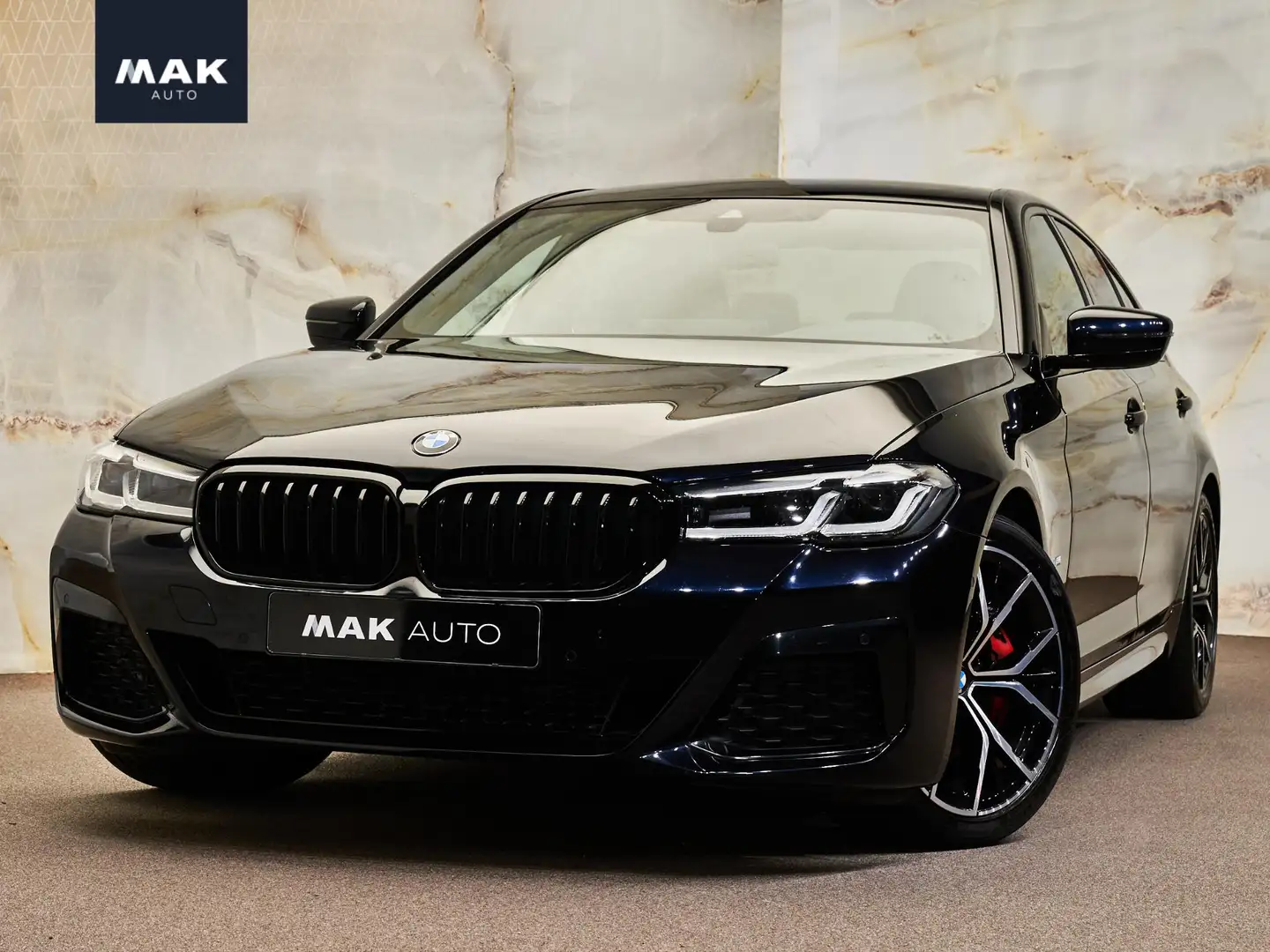 BMW 520 5-serie Sedan 520i M Sport, NL-auto, 19", HiFi, LE Negro - 1