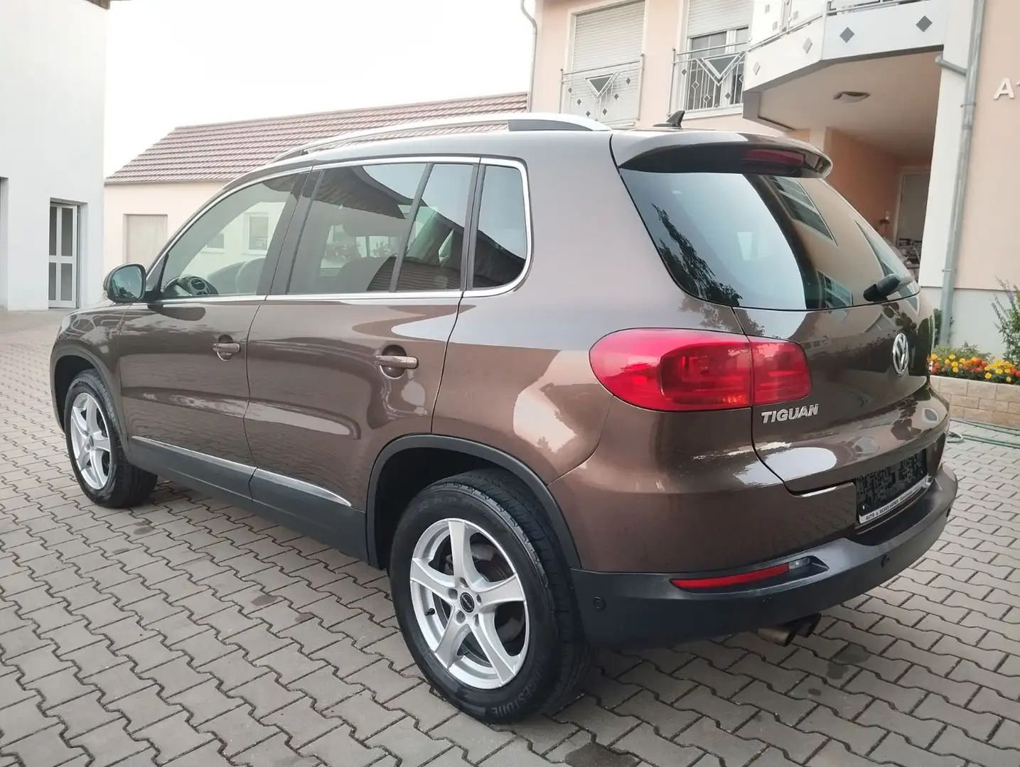 Volkswagen Tiguan Sport & Style 4Motion, 2.0 TDI, PDC,Xenon Коричневий - 2