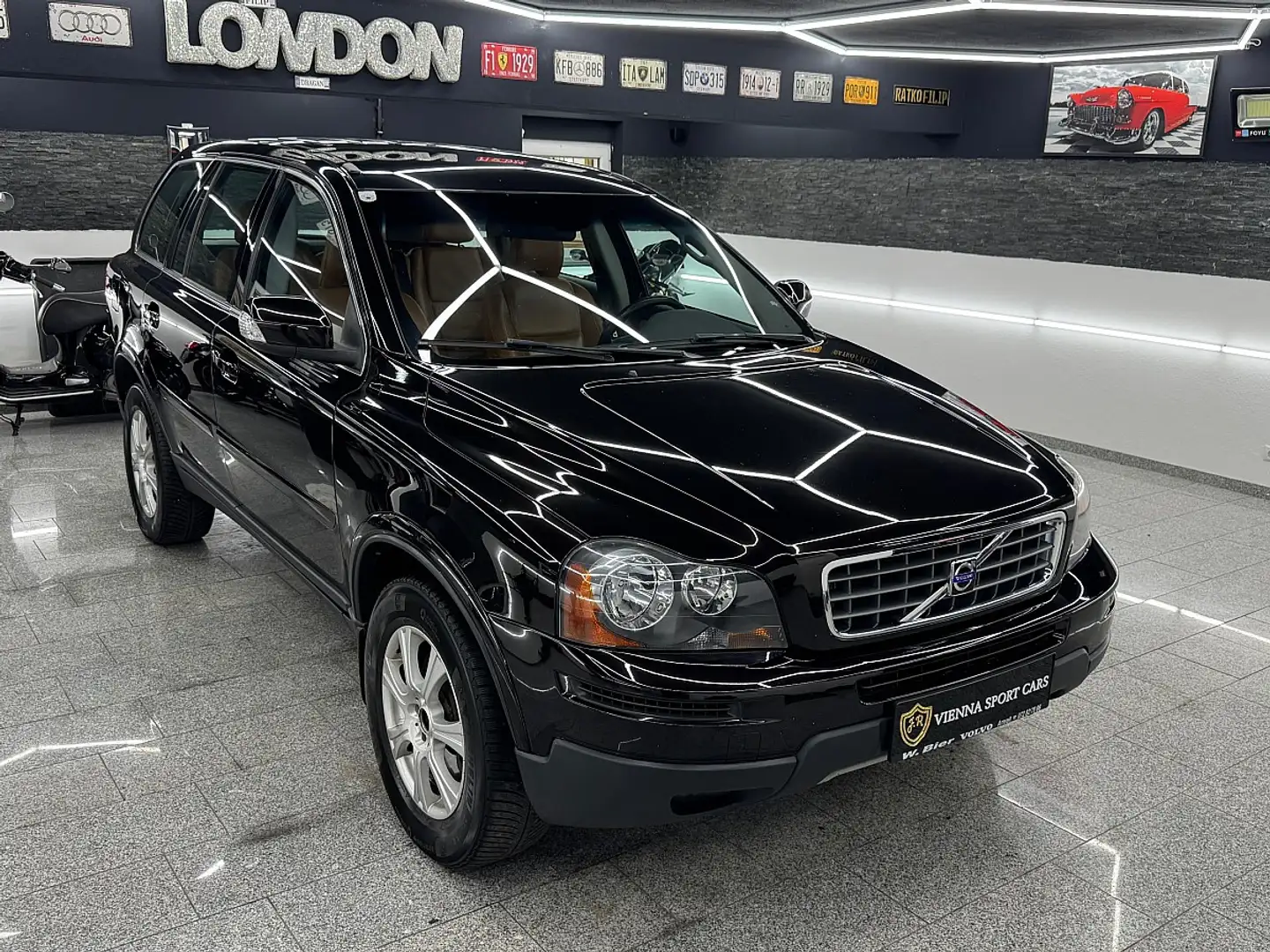 Volvo XC90 D5 Momentum Aut.*2-Besitz*5-Zylinder*Top-Aussta... Schwarz - 2
