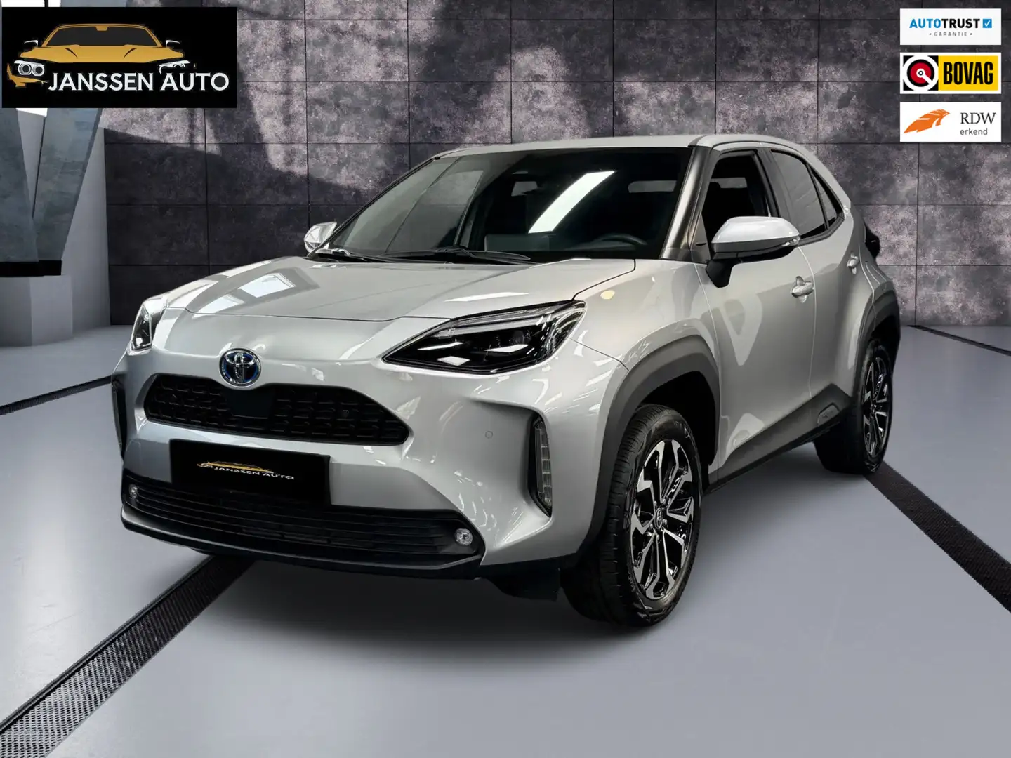 Toyota Yaris Cross 1.5 Hybrid Team | Camera | Automaat | Stoelverwarm Gris - 1