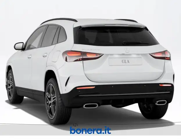 Mercedes-Benz Gla view 3