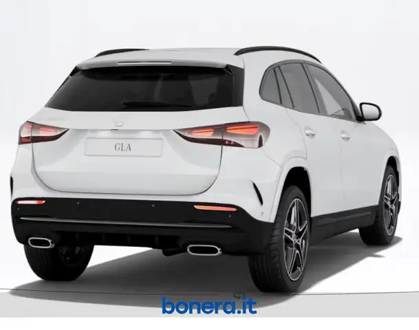 Mercedes-Benz Gla view 4