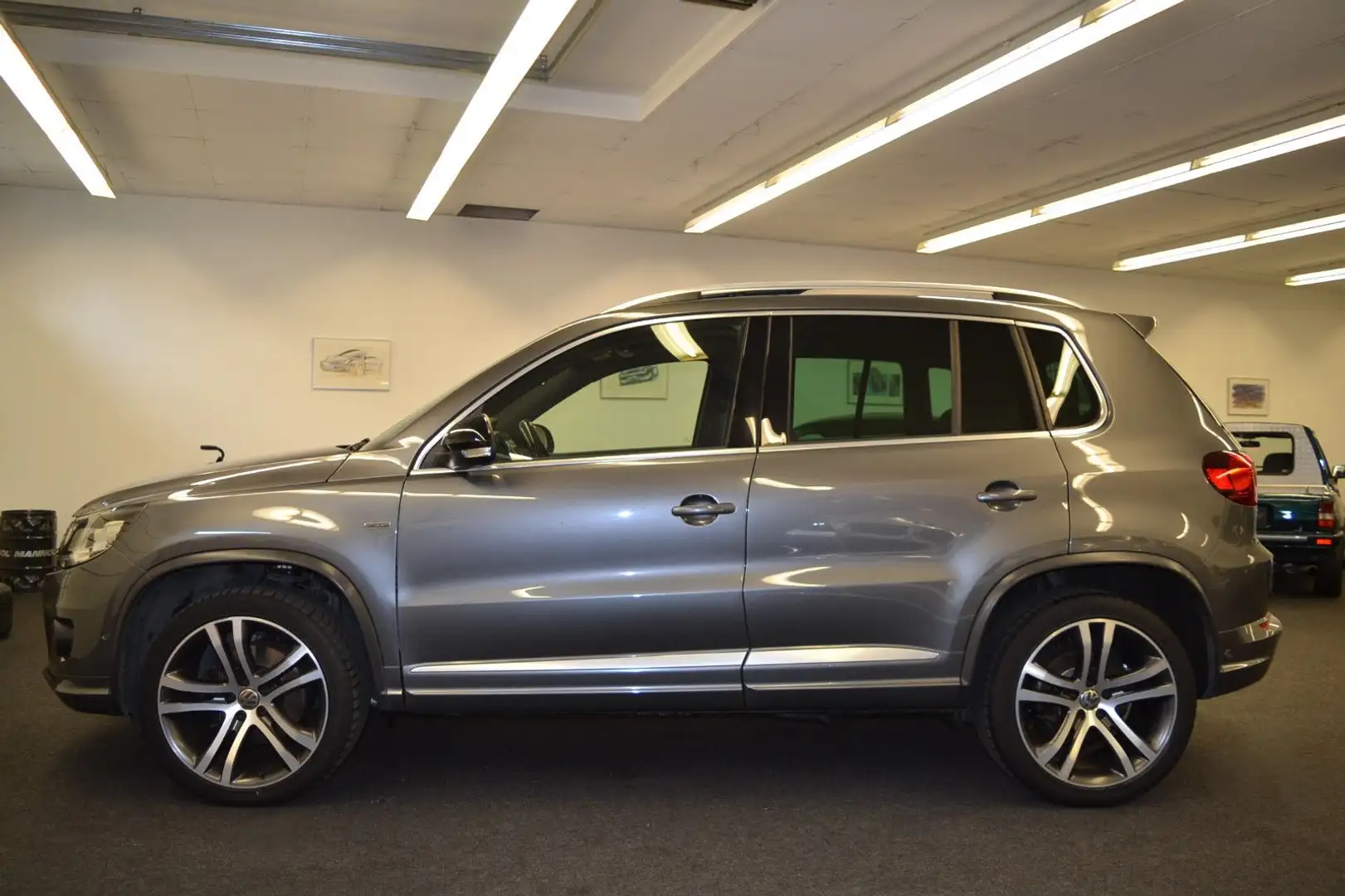 Volkswagen Tiguan CityScape  AUTOMATIK R-LINE Grau - 1