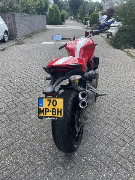 Ducati Monster 821 - foto 4