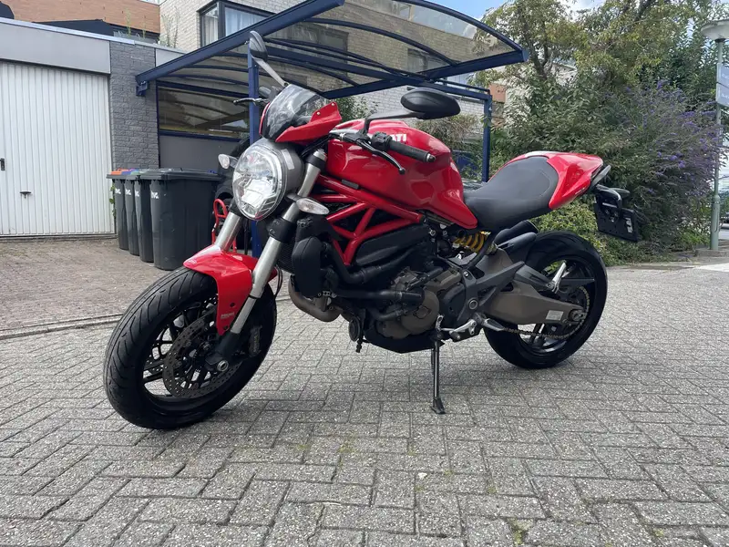 Ducati Monster 821 - foto 6