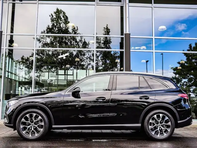 Mercedes-Benz GLC view 2