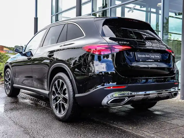 Mercedes-Benz GLC view 3
