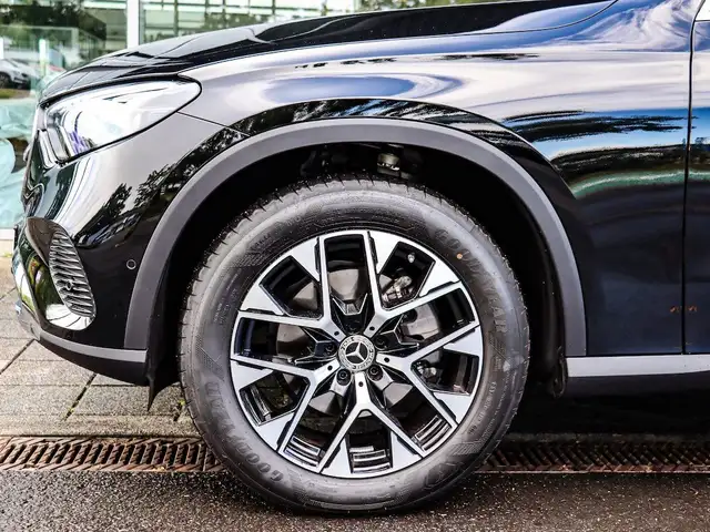 Mercedes-Benz GLC view 12