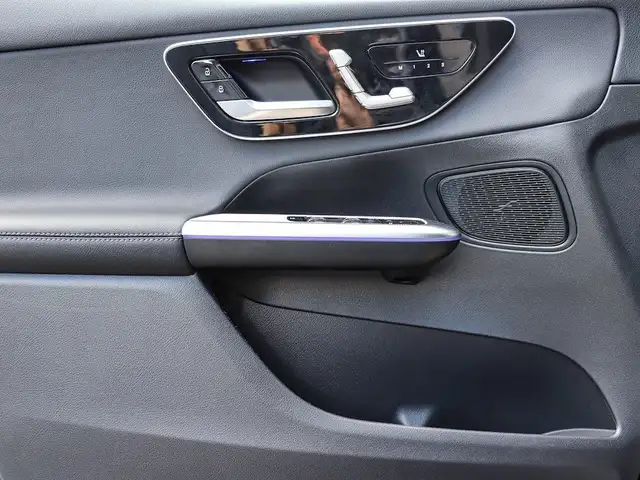 Mercedes-Benz GLC view 13
