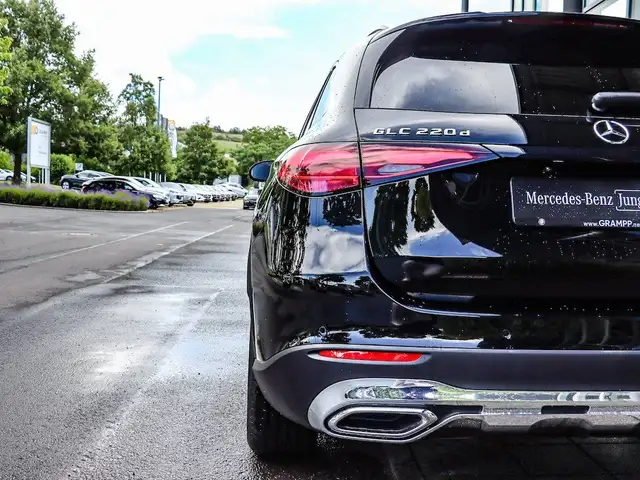 Mercedes-Benz GLC view 6
