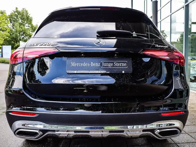 Mercedes-Benz GLC view 4