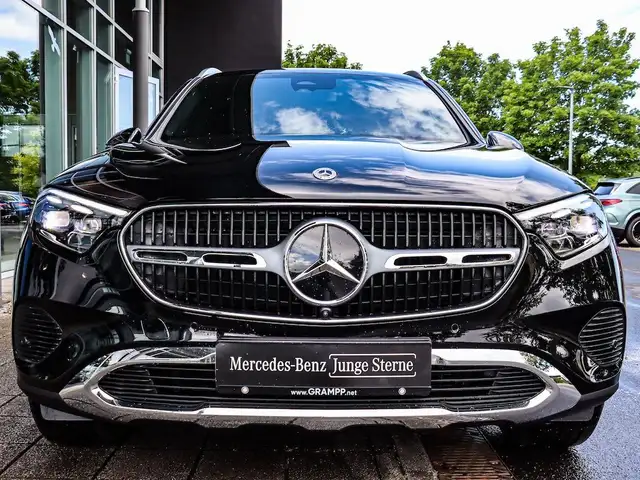 Mercedes-Benz GLC view 11