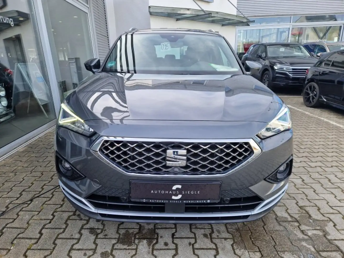 SEAT Tarraco 2.0 TDI Xcellence 4Drive AHK DCC Navi ACC LED Stan Grau - 2