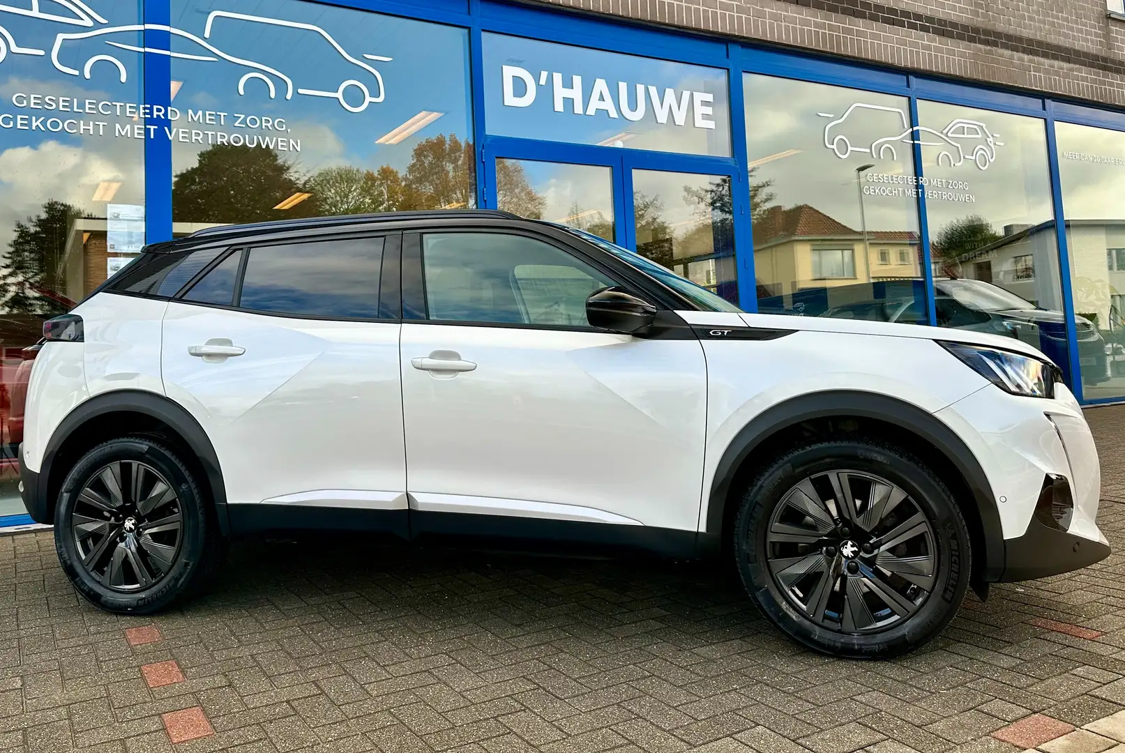 Peugeot 2008 *GT Pack*open dak*Nappa leder*Automaat*Camera* Wit - 2