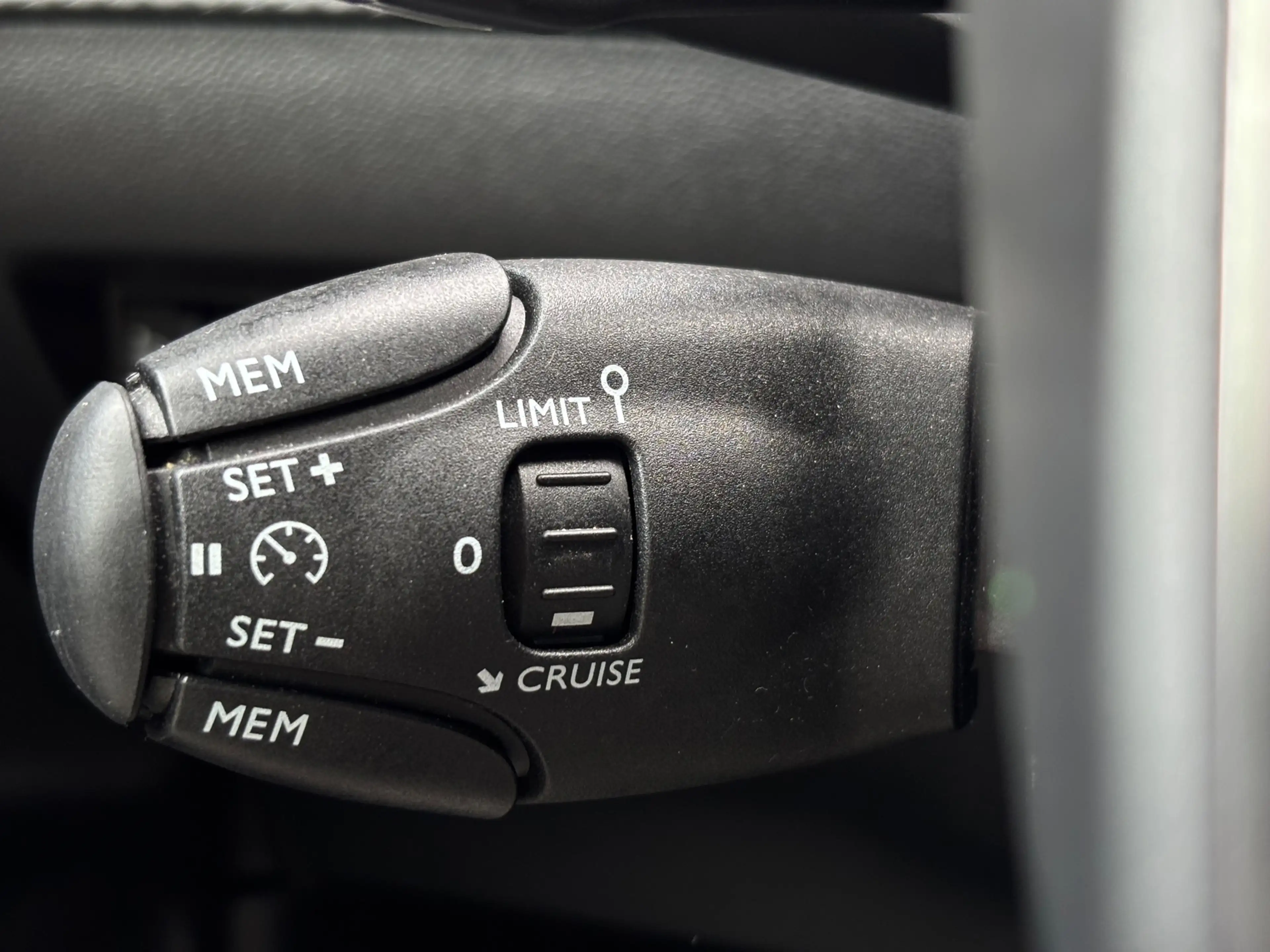 Peugeot 2008 1.2 PureTech 130 Allure|Carplay|Camera|Trekhaak — photo 41