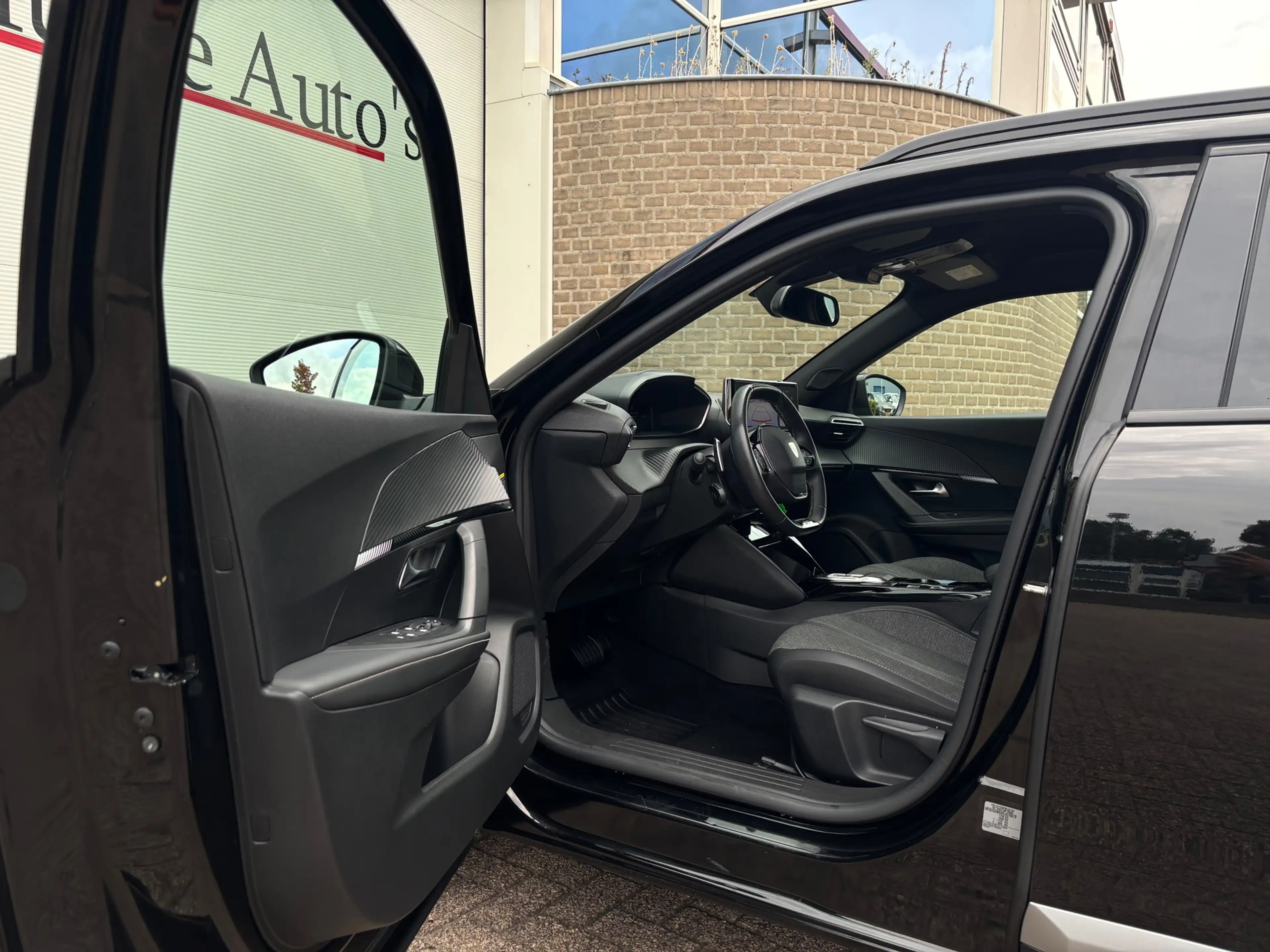 Peugeot 2008 1.2 PureTech 130 Allure|Carplay|Camera|Trekhaak — photo 32